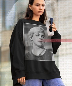 Stylish Ross Lynch Graphic Sweatshirt, Retro-Style for Music and Movie Fans