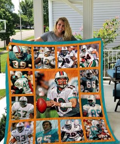 Team Miami Dolphins Legends Quilt Blanket - Show Your Support for Your Favorite Team with this Cozy Quilt