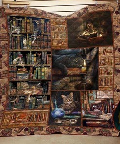 Vintage Books And Cats In Library - A Beautiful Quilt Blanket for Bibliophiles and Cat Lovers