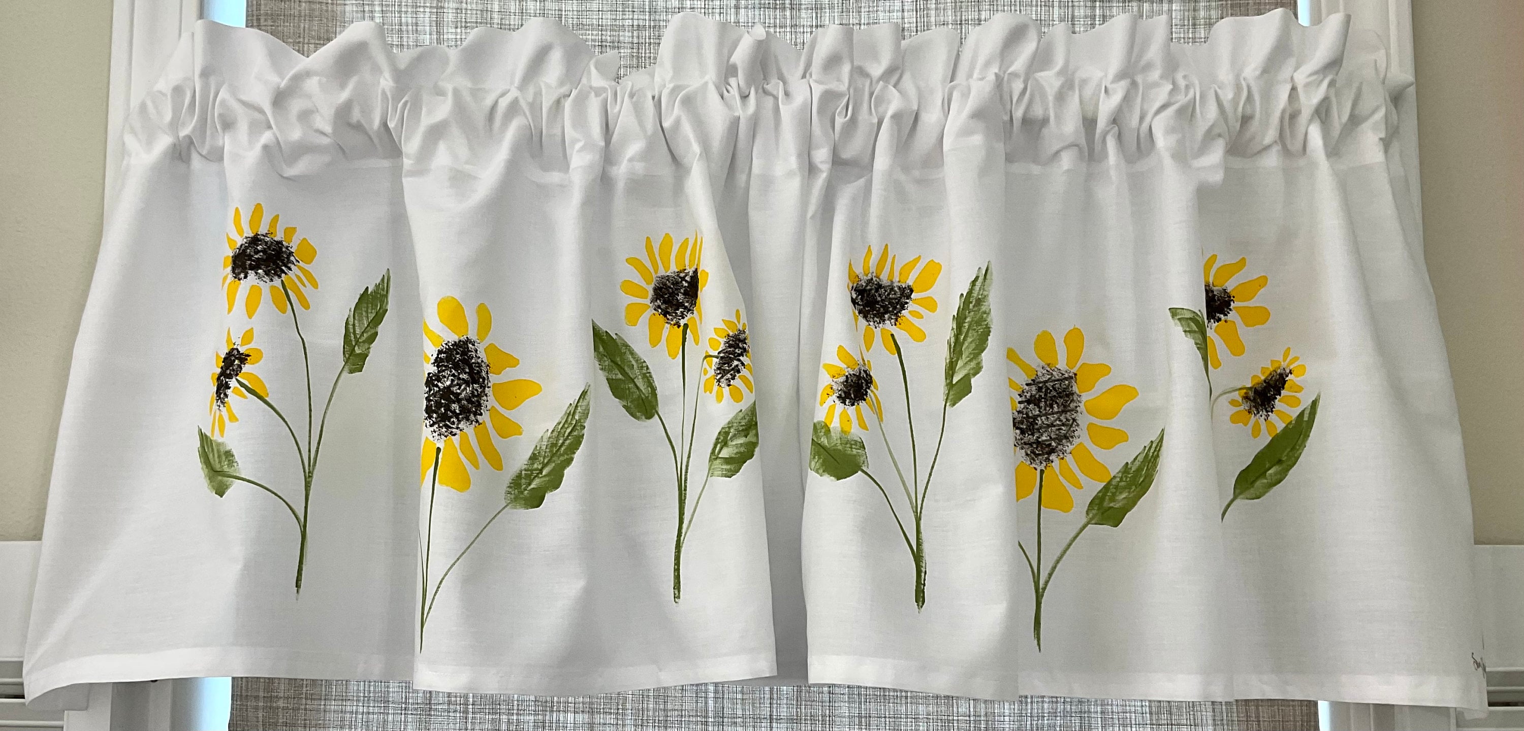 Beautiful Sunflower Valance for Window Decor