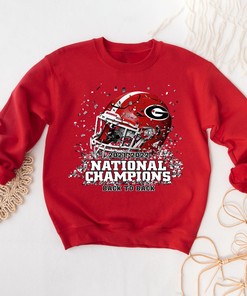 New World Graphics Georgia UGA Bulldogs National Champs Helmet Tee - Classic Tee for Fans