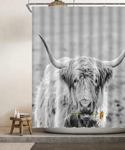 Rustic Highland Cow with Daisy Flowers Shower Curtain for Farmhouse Bathroom Decor