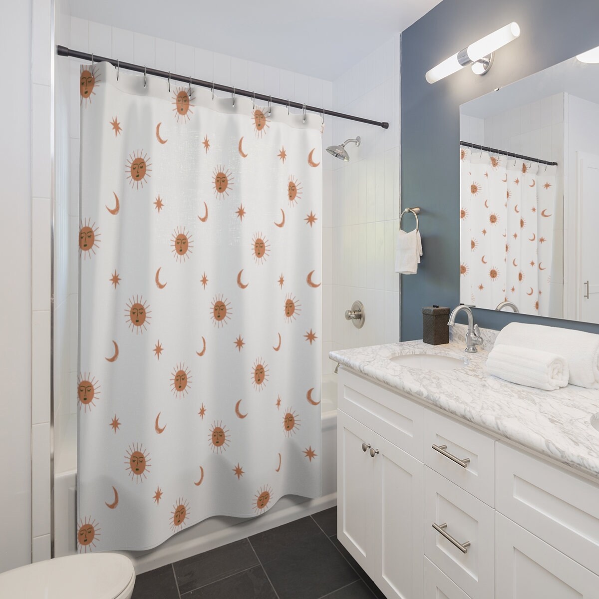 Sonne & Mond auf weiƒÅ¸em Duschvorhang with Unique Shower Curtains for Your Bathroom