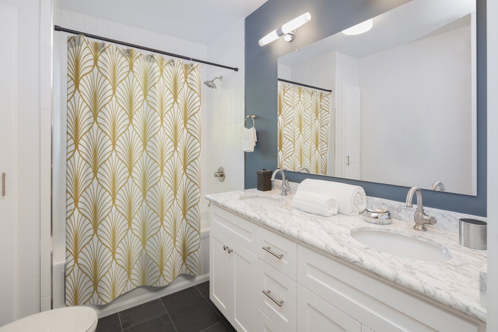 Vintage Peacock Fan Pattern Shower Curtain, Chic Geometric Print In White & Gold, Modern Bathroom Accessory - Image 2