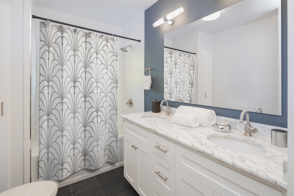 Vintage Peacock Fan Pattern Shower Curtain, Chic Geometric Print In White & Silver, Modern Bathroom Accessory - Image 2