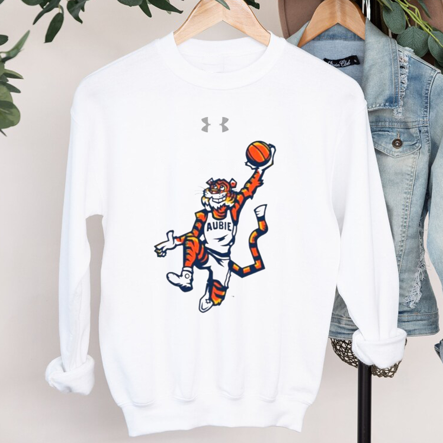 Auburn Tigers T-Shirt Charlie Brown Snoopy - Hoodie Sweatshirt Fan Gift
