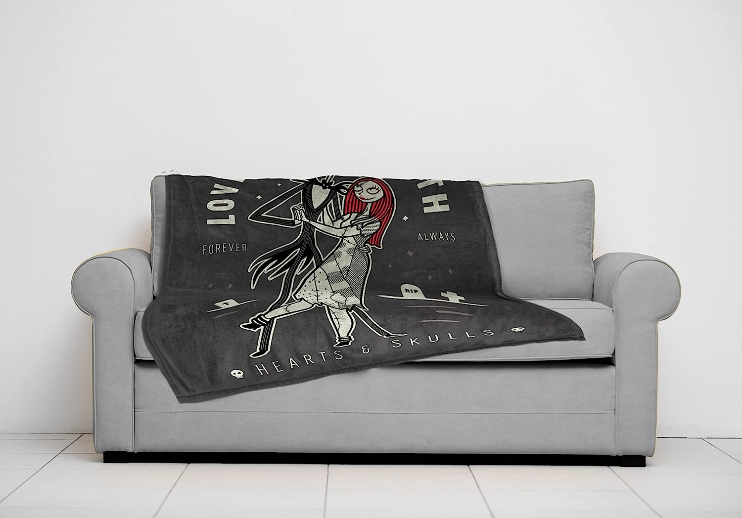 Disney Nightmare Before Christmas Hearts & Skulls Throw Blanket - Super Soft Fleece Bedding