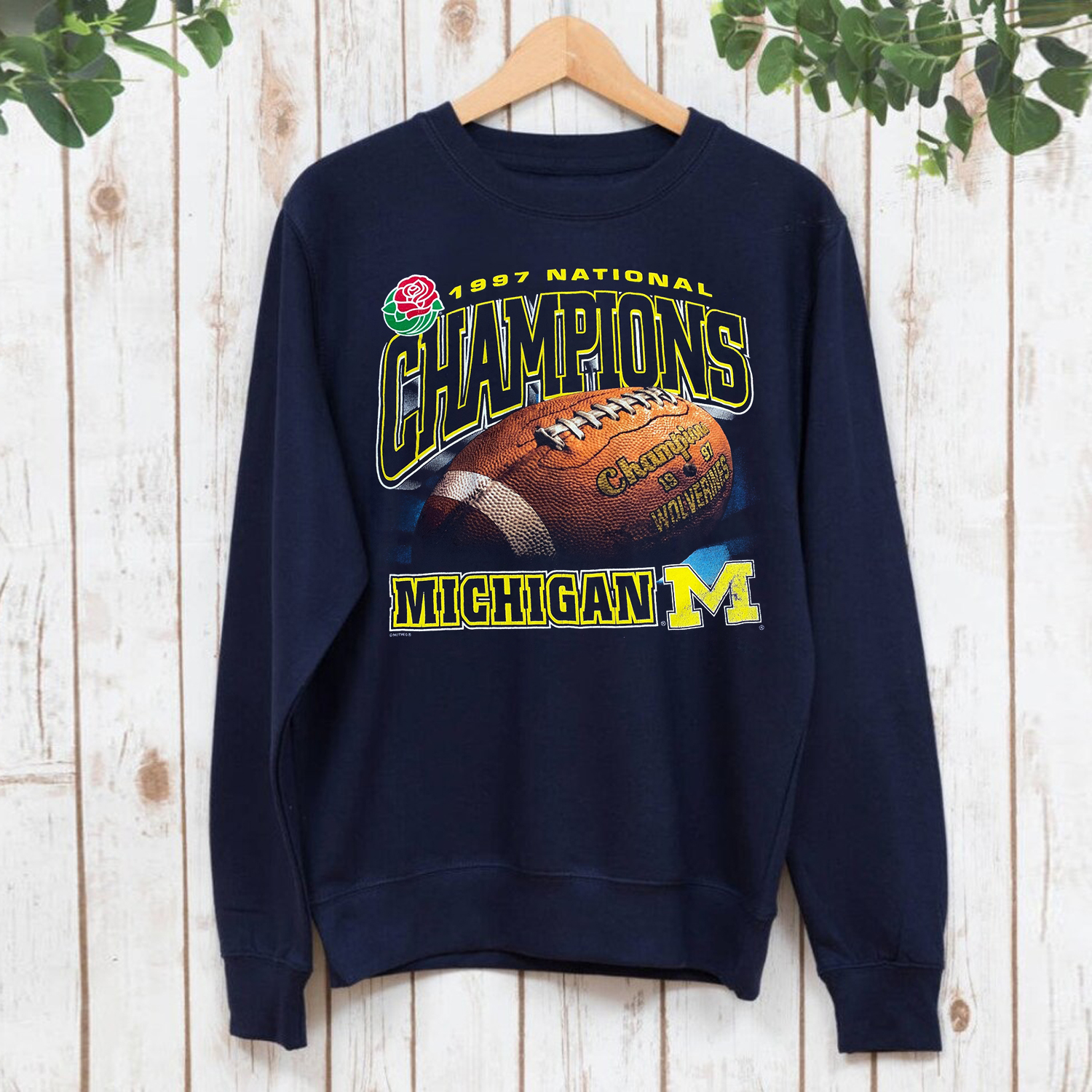 Vintage Michigan Wolverines Champion NCAA 1997 T-shirt - Classic Team Merchandise