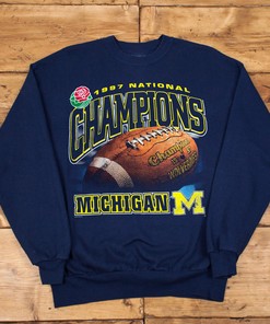 Vintage Michigan Wolverines Champion NCAA 1997 T-shirt - Classic Team Merchandise