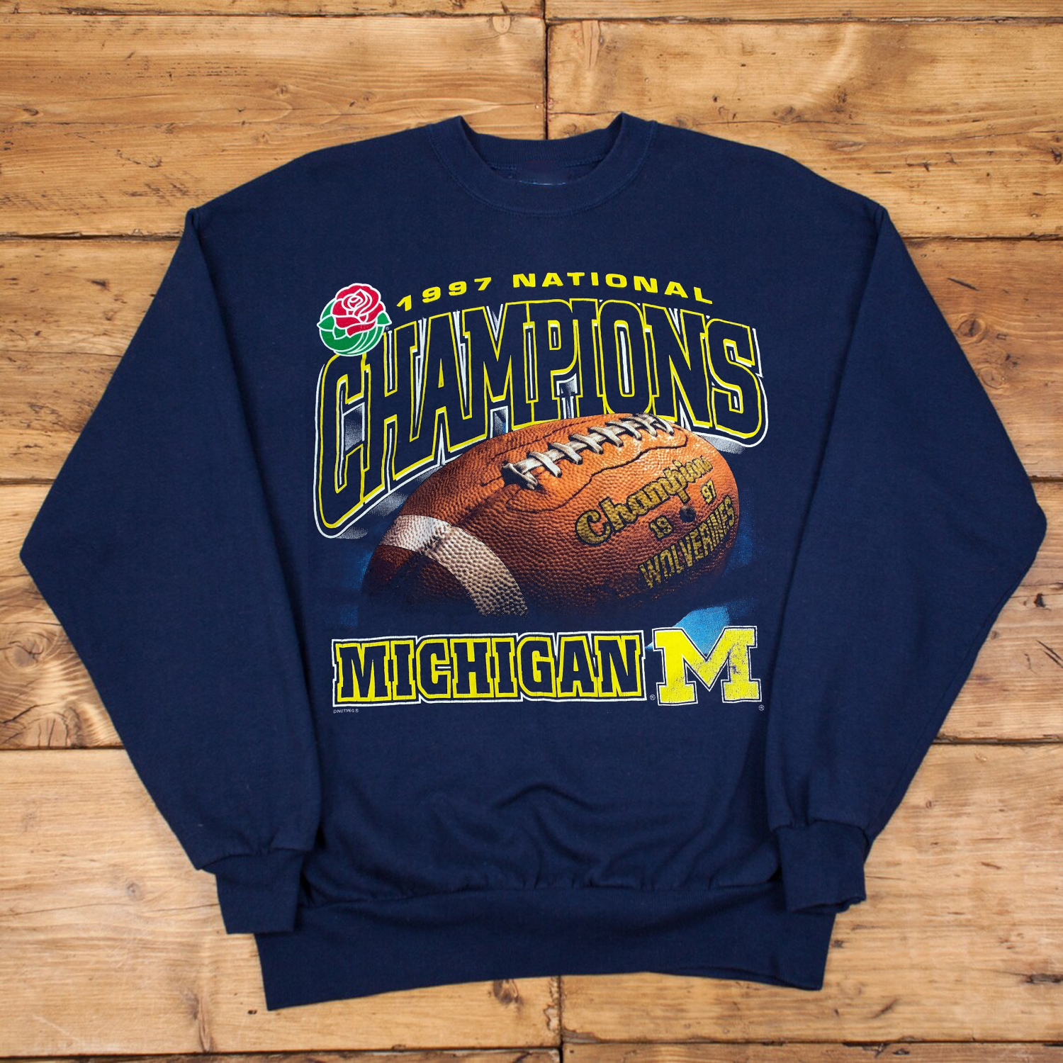 Vintage Michigan Wolverines Champion NCAA 1997 T-shirt - Classic Team Merchandise