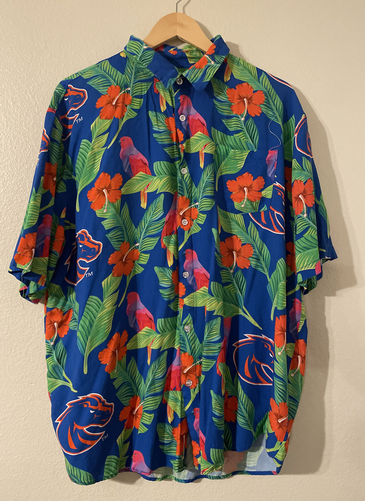 Stay Cool with the Boise State Broncos Hawaiian Men's Shirt - XXL Size