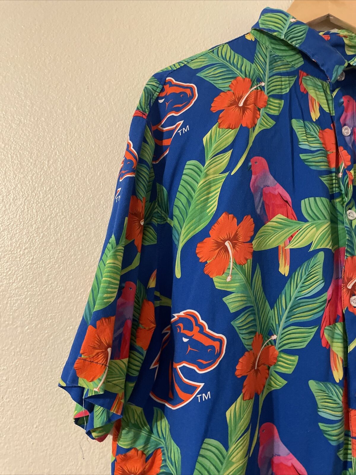 Stay Cool with the Boise State Broncos Hawaiian Men's Shirt - XXL Size
