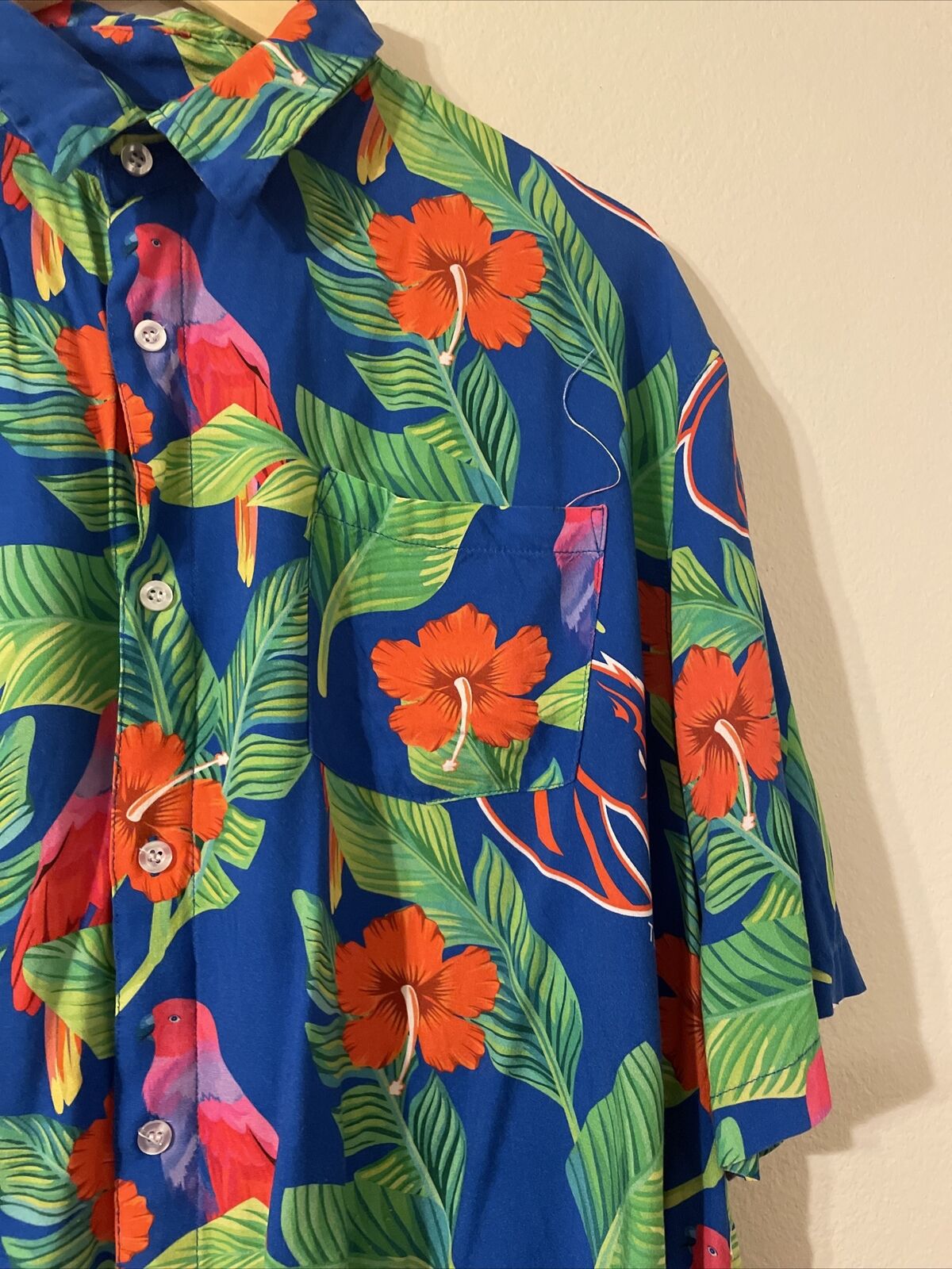 Stay Cool with the Boise State Broncos Hawaiian Men's Shirt - XXL Size