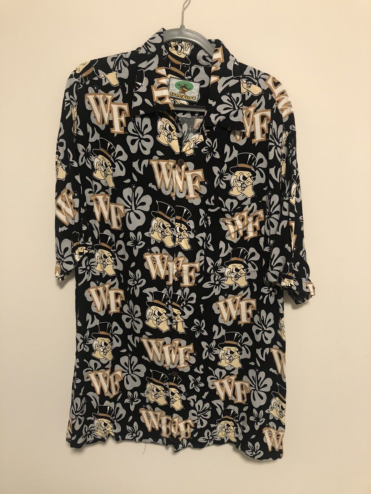 Wake Forest Demon Deacons Treefort Hawaiian Shirt XL Mens - Trendy and Cool Fan Gear