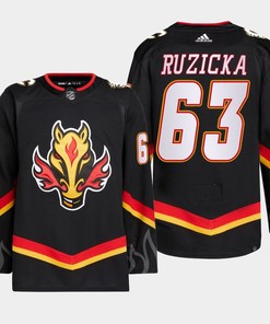 Adam Ruzicka 63 Calgary Flames Black Jersey 2022-23 Blasty Alternate Primegreen - Robokeg