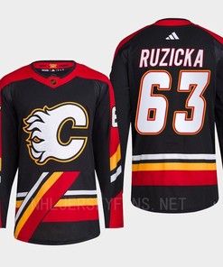 Adam Ruzicka 63 Reverse Retro 2.0 Calgary Flames 2022 Black Jersey Primegreen - Robokeg